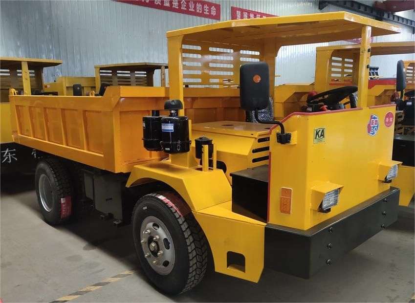 無軌膠輪車